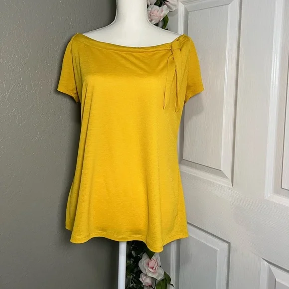 🌼NWOT Yellow Top/Blouse. - Picture 2 of 8